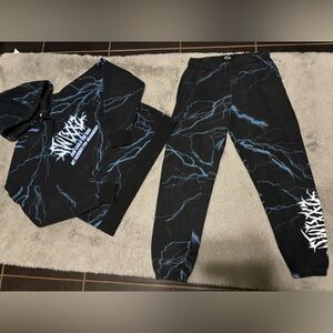 Swixxz Black & Blue Lightning Print Women’s Sweater